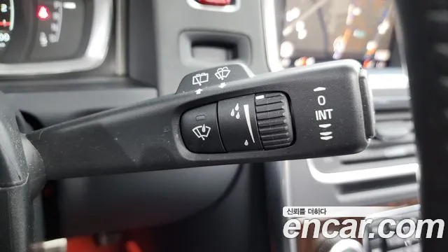 Volvo V60 2018 — фото 15