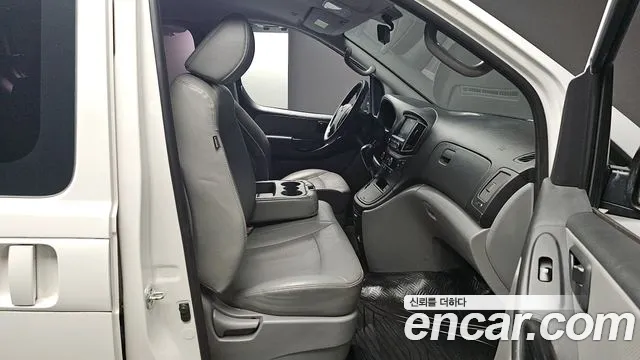 Hyundai Starex 2018 — фото 10
