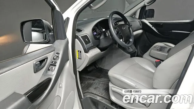 Hyundai Starex 2018 — фото 12