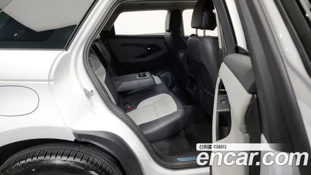 Land Rover Range Rover Evoque 2024 — фото 12