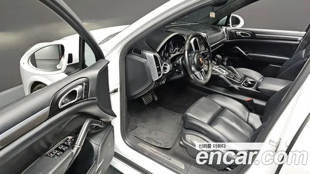 Porsche Cayenne 2016 — фото 12