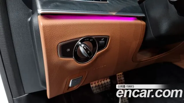 Mercedes-Benz E-Class 2018 — фото 18
