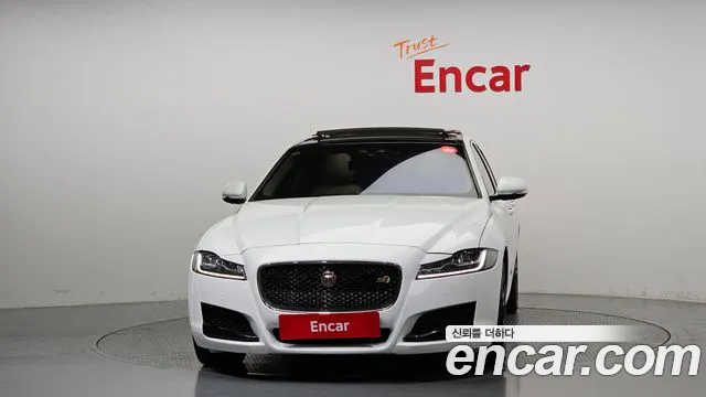 Jaguar XF 2017 — фото 3
