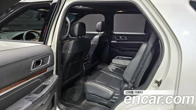 Ford Explorer 2017 — фото 12