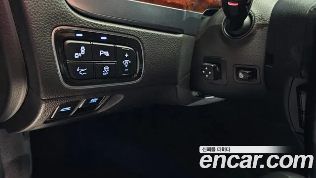 Hyundai Equus 2014 — фото 16