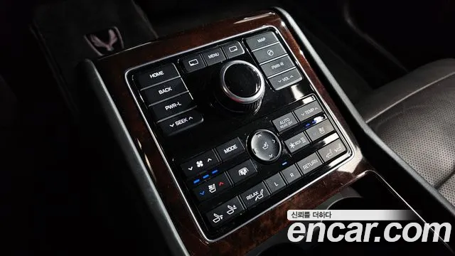 Hyundai Equus 2014 — фото 18