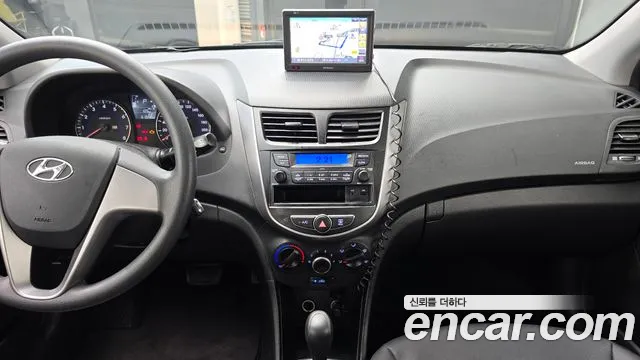 Hyundai Accent 2017 — фото 19