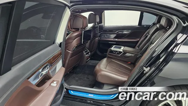 BMW 7-Series 2016 — фото 12