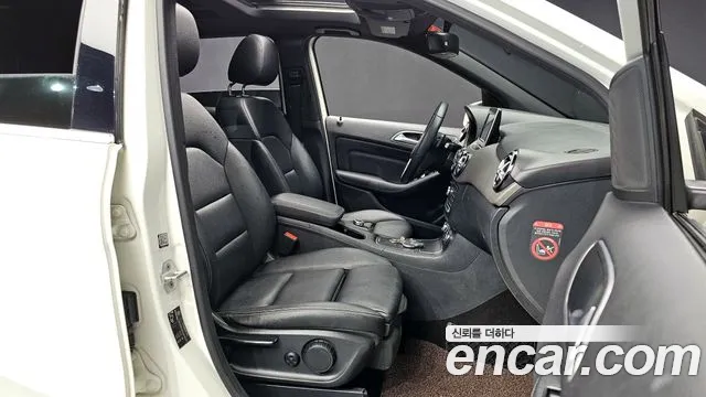 Mercedes-Benz B-Class 2016 — фото 10