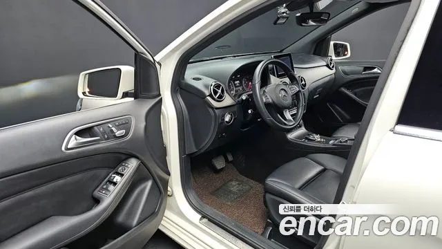Mercedes-Benz B-Class 2016 — фото 11