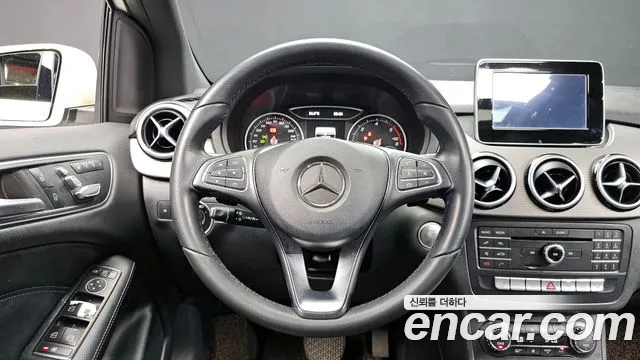 Mercedes-Benz B-Class 2016 — фото 13