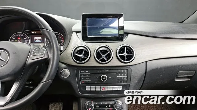 Mercedes-Benz B-Class 2016 — фото 14