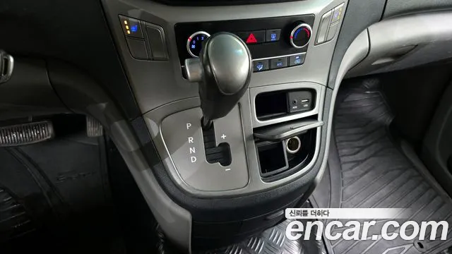 Hyundai Starex 2019 — фото 9