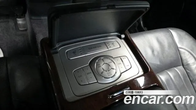 Hyundai Genesis 2010 — фото 19