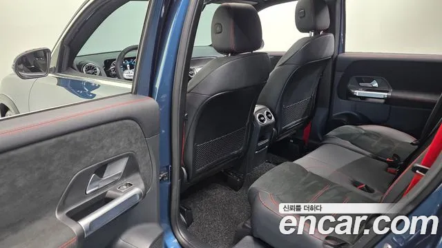 Mercedes-Benz GLB-Class 2023 — фото 18