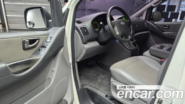Hyundai Starex 2011 — фото 11