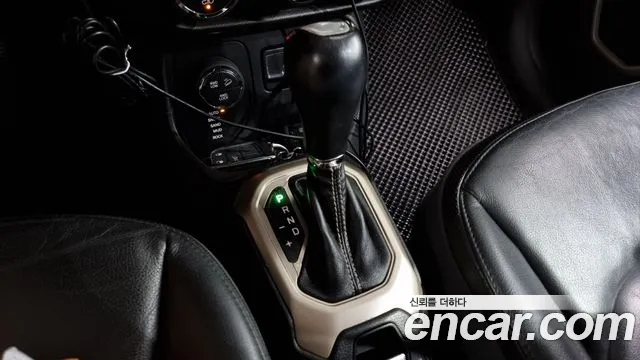 Jeep Renegade 2015 — фото 9