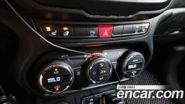 Jeep Renegade 2015 — фото 15