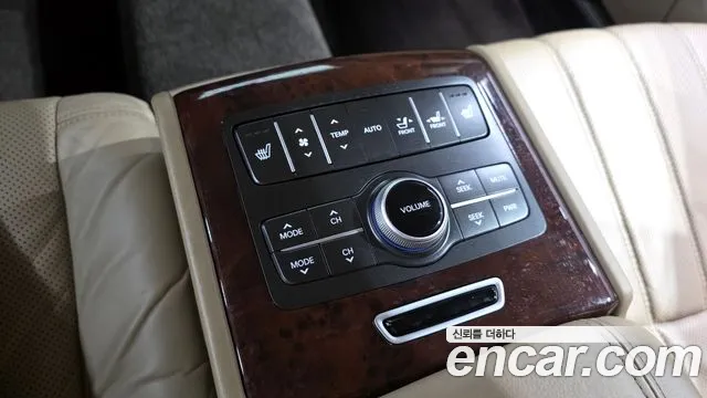 Hyundai Equus 2012 — фото 19