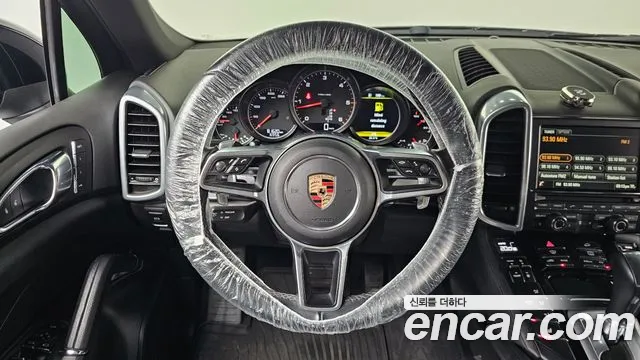 Porsche Cayenne 2016 — фото 13