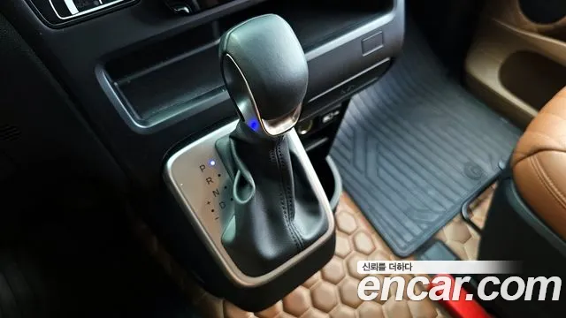 Hyundai Staria 2023 — фото 9