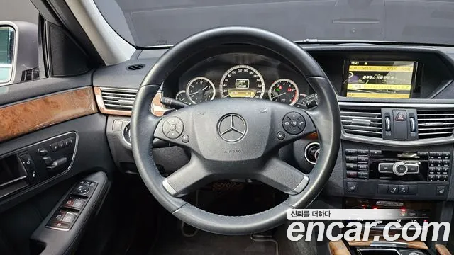 Mercedes-Benz E-Class 2012 — фото 12