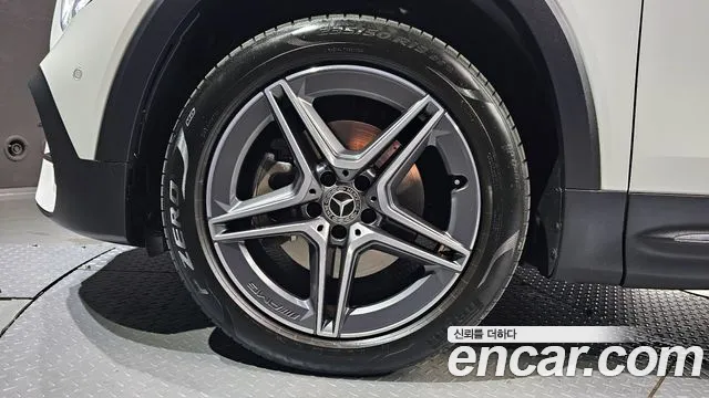 Mercedes-Benz GLB-Class 2023 — фото 5