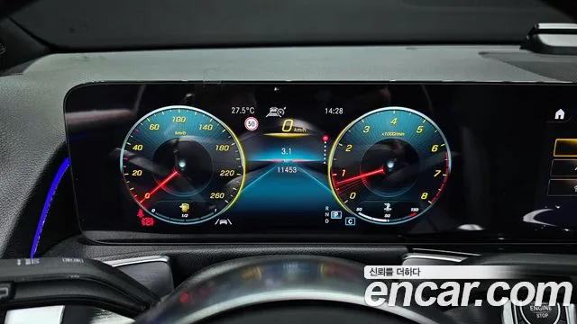 Mercedes-Benz GLB-Class 2023 — фото 8
