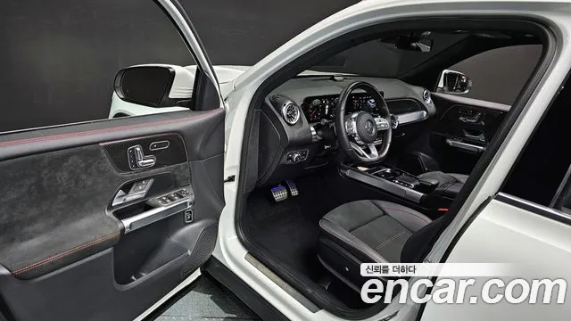 Mercedes-Benz GLB-Class 2023 — фото 11