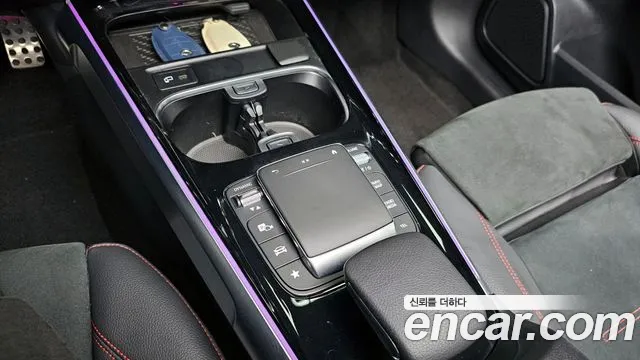Mercedes-Benz GLB-Class 2023 — фото 17