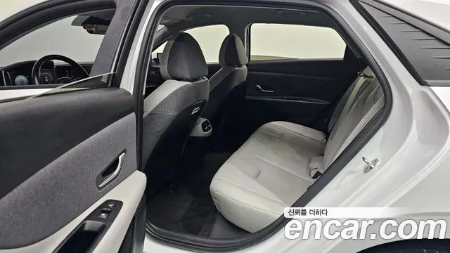 Hyundai AVANTE 2023 — фото 12