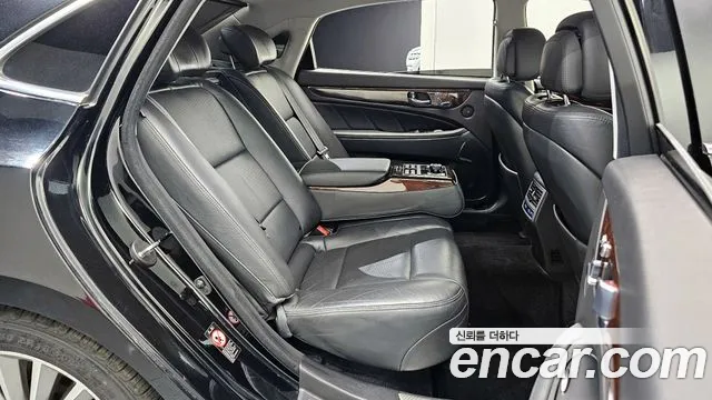Hyundai Equus 2014 — фото 12