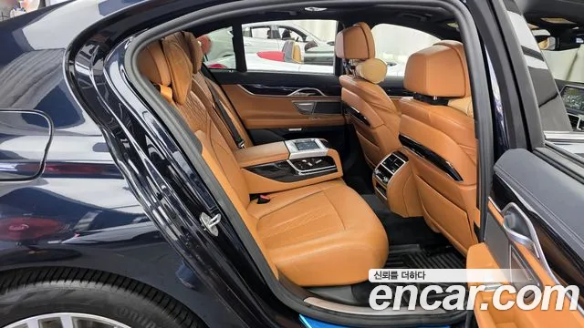 BMW 7-Series 2018 — фото 12