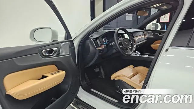 Volvo XC60 2025 — фото 10