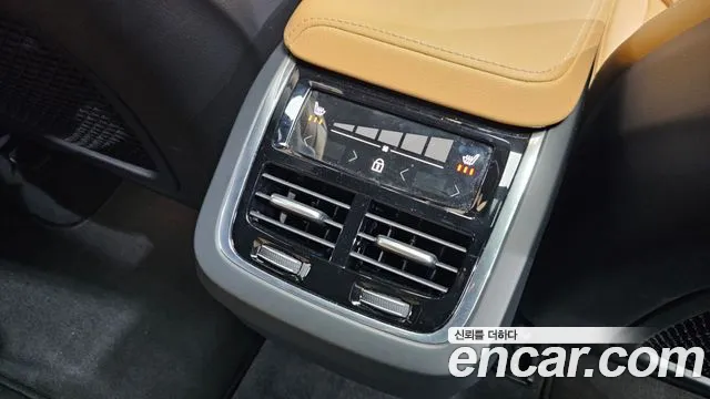 Volvo XC60 2025 — фото 19
