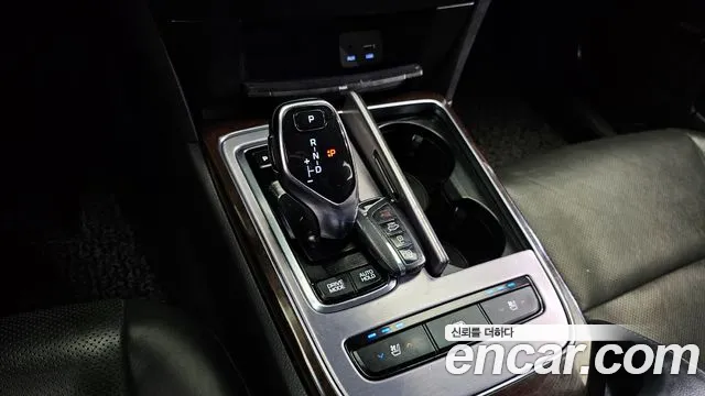 Hyundai Equus 2015 — фото 9