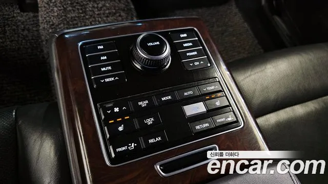 Hyundai Equus 2015 — фото 20