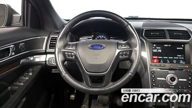 Ford Explorer 2017 — фото 13