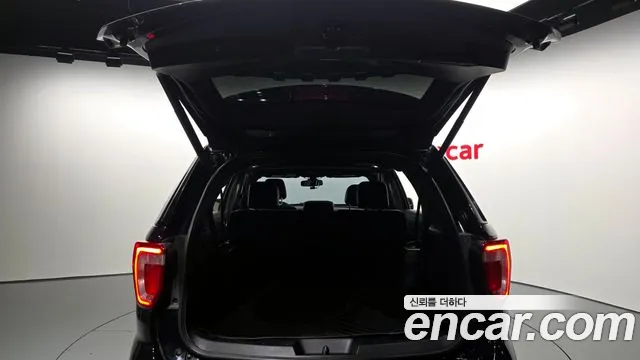 Ford Explorer 2017 — фото 20