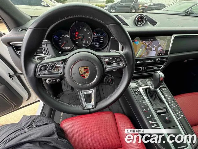Porsche Macan 2021 — фото 16