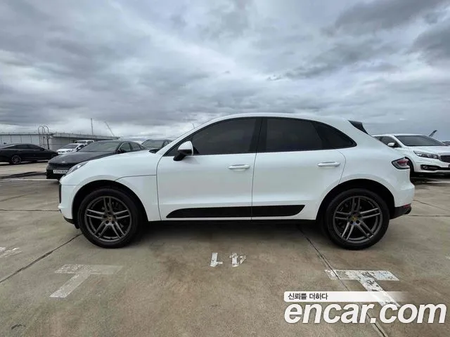 Porsche Macan 2021 — фото 19