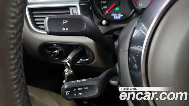 Porsche Macan 2015 — фото 18