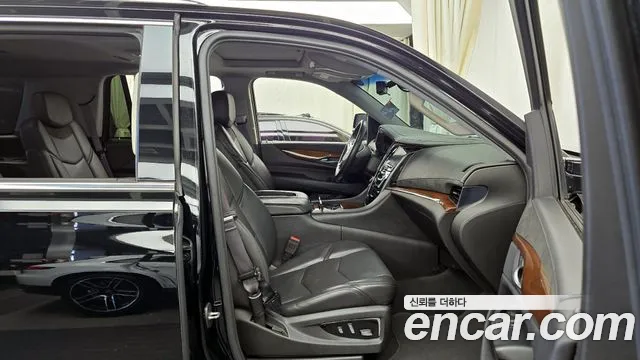 Cadillac Escalade 2017 — фото 11