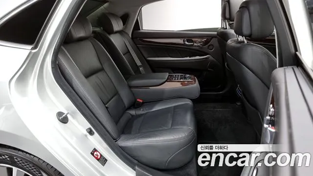 Hyundai Equus 2014 — фото 12