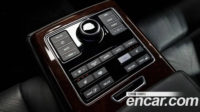 Hyundai Equus 2014 — фото 18