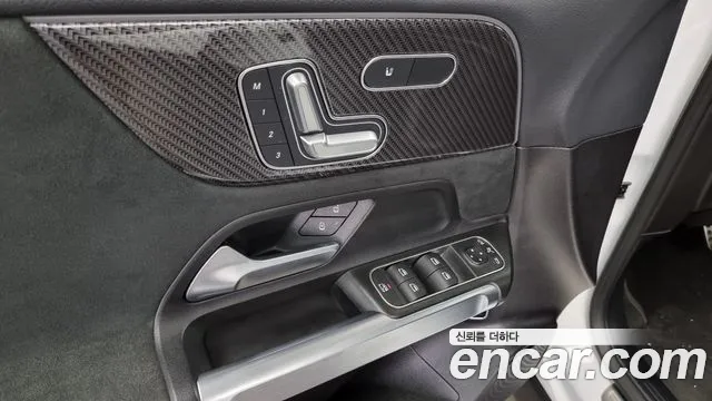 Mercedes-Benz GLB-Class 2021 — фото 18