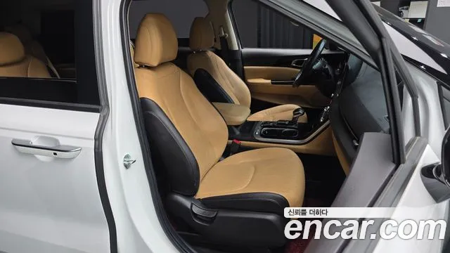 Kia Canival 2022 — фото 12