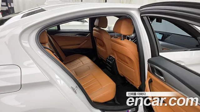 BMW 5-Series 2017 — фото 12