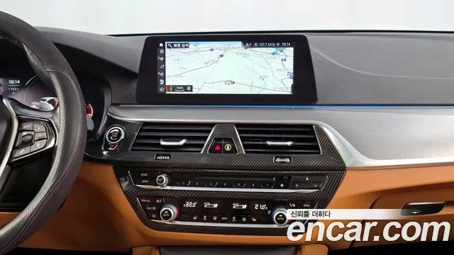 BMW 5-Series 2017 — фото 14