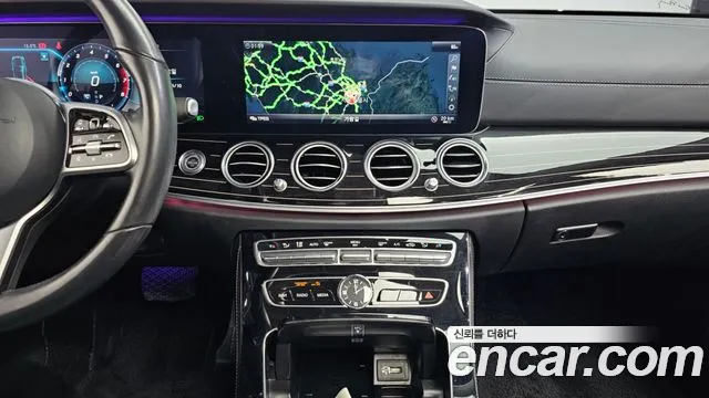 Mercedes-Benz E-Class 2019 — фото 15